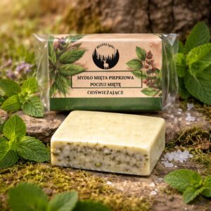 Naturalne mydło miętowe Poczuj Miętę Bliżej Lasu na leśnym tle z miętą i mchem
