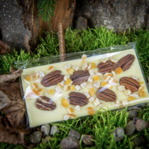 Czekolada mleczna KIDS z orzechami pekan i skórką pomarańczy