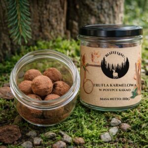 trufla karmelowa w słoiku bliżej lasu w leśnej scenerii