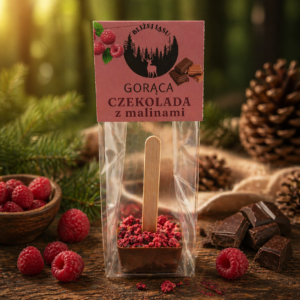 gorąca czekolada z malinami na patyku bliżej lasu naturalny produkt leśna sceneria