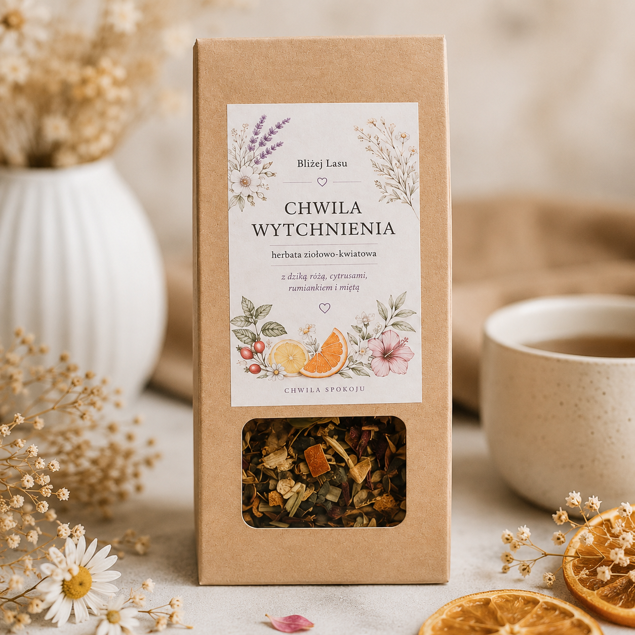 Herbata ziołowo-kwiatowa Chwila Wytchnienia z dziką różą, cytrusami, rumiankiem i miętą.